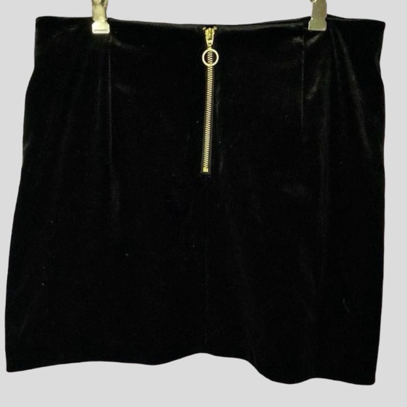 H&M velvet mini skirt - Picture 2 of 4